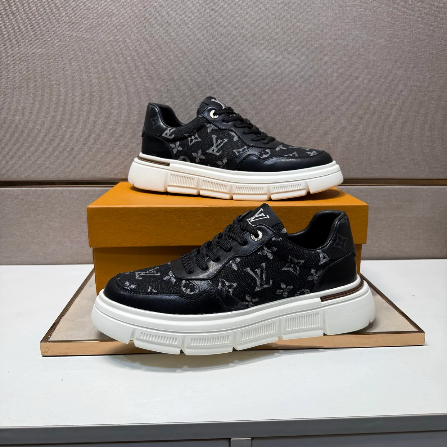 ⬛️Men's shoes 💰p400 [LV～] Men's casual shoes 2025z cabinet sales simultaneously 🔶Size: 38-44#️⃣ 🔷2 colors🔜The upper is made of multi-material splicing➕Genuine leather lining, comfortable and breathable, sole: original comfortable and wear-resistant outsole, ⚠️Real shot📱Photographed🎬The real thing is better📢📢📢